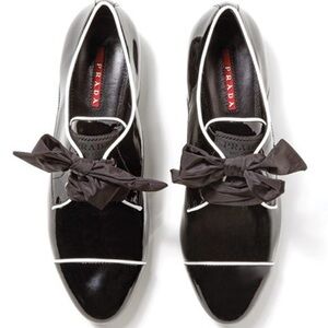 Prada black patent leather Oxford shoes with off-white piping - size 37.5 (US 7)